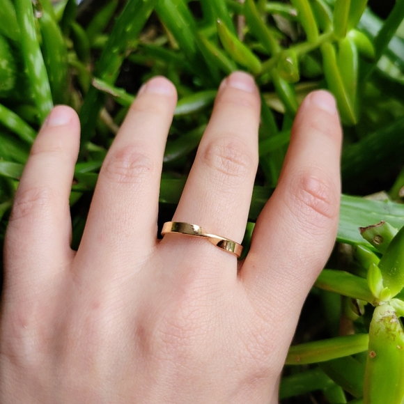New Dainty Gold Twist Ring Band - Picture 6 of 12